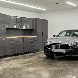 Gen4 A hyper realistic photo of a luxury modern garage interior A full size black Rolls Ro 39106214 300x300 - Electric Mini track VARIO 24V - Black
