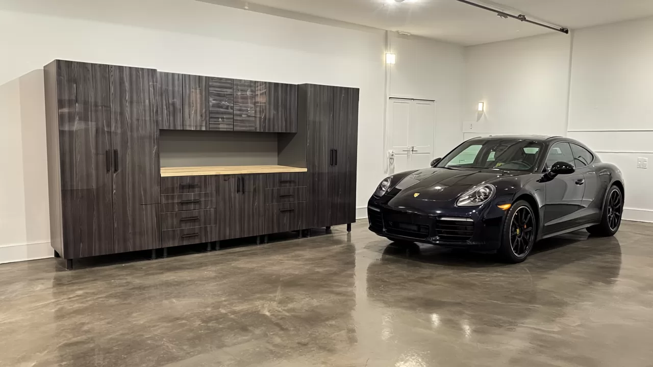 Gen4 A hyper realistic photo of a small luxury garage A full size black Porsche Panamera i 18506883 - Electric Mini track VARIO 24V - Black