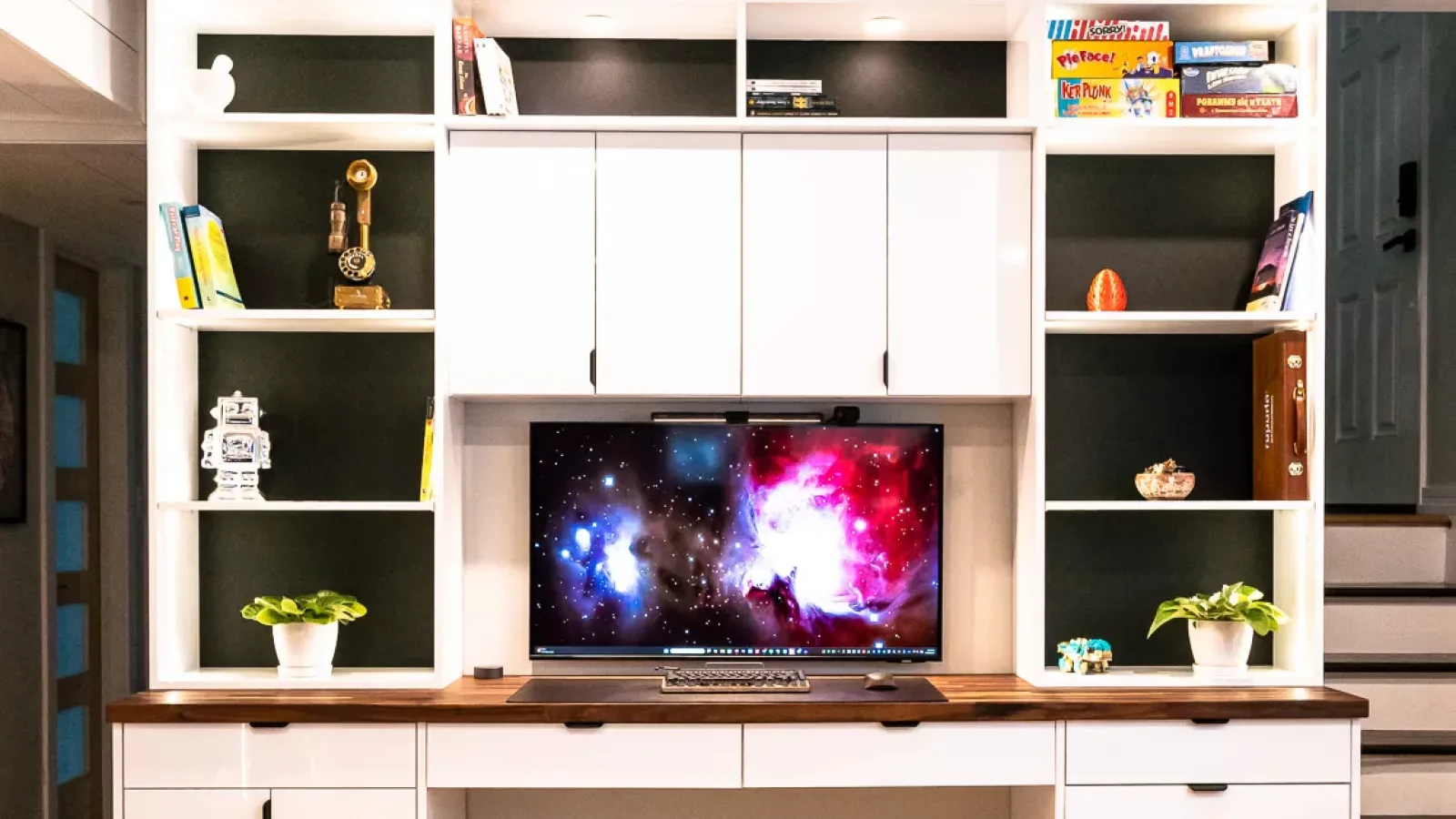 Elk Grove Village Built-In Workstation Elk Grove Village Built-In Workstation